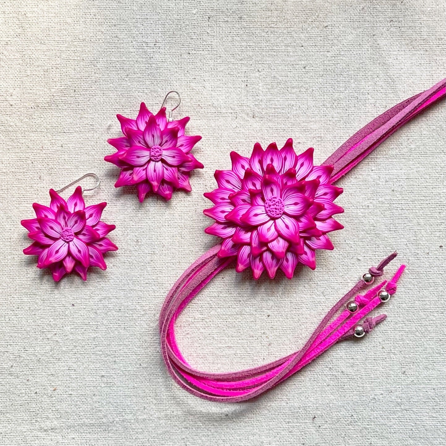 Conjunto flor con arcilla polimérica