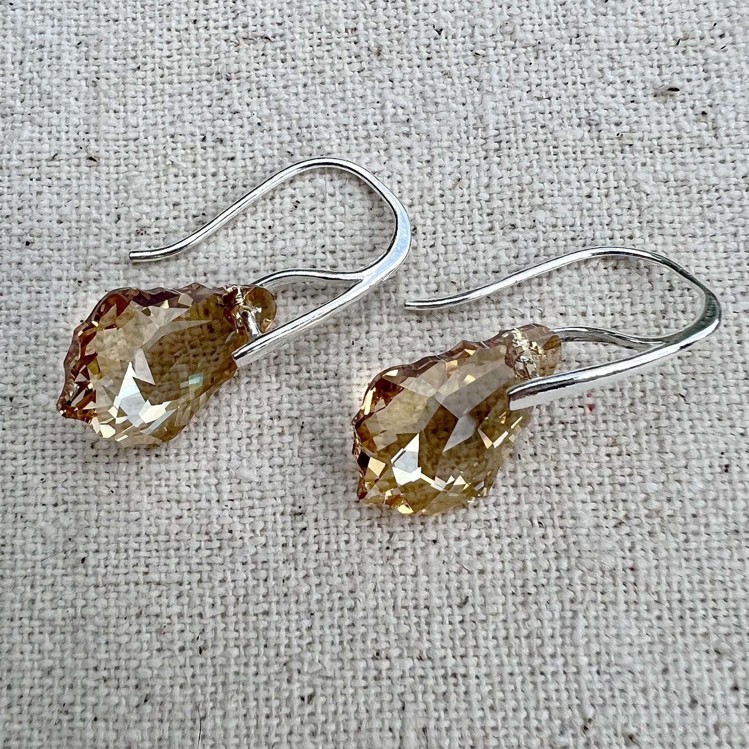 Pendientes en Crystal Golden Shadow y plata