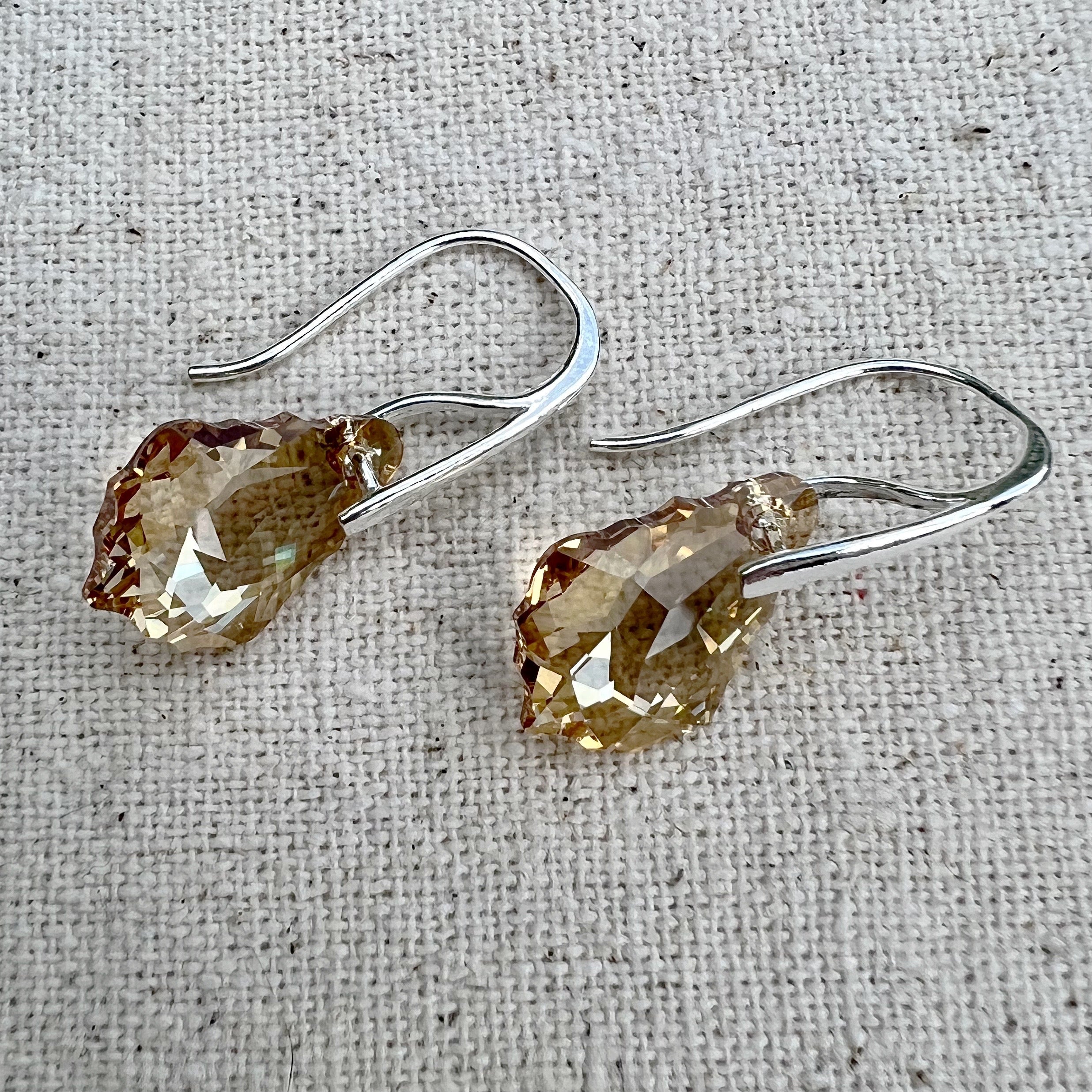 Pendientes en Crystal Golden Shadow y plata