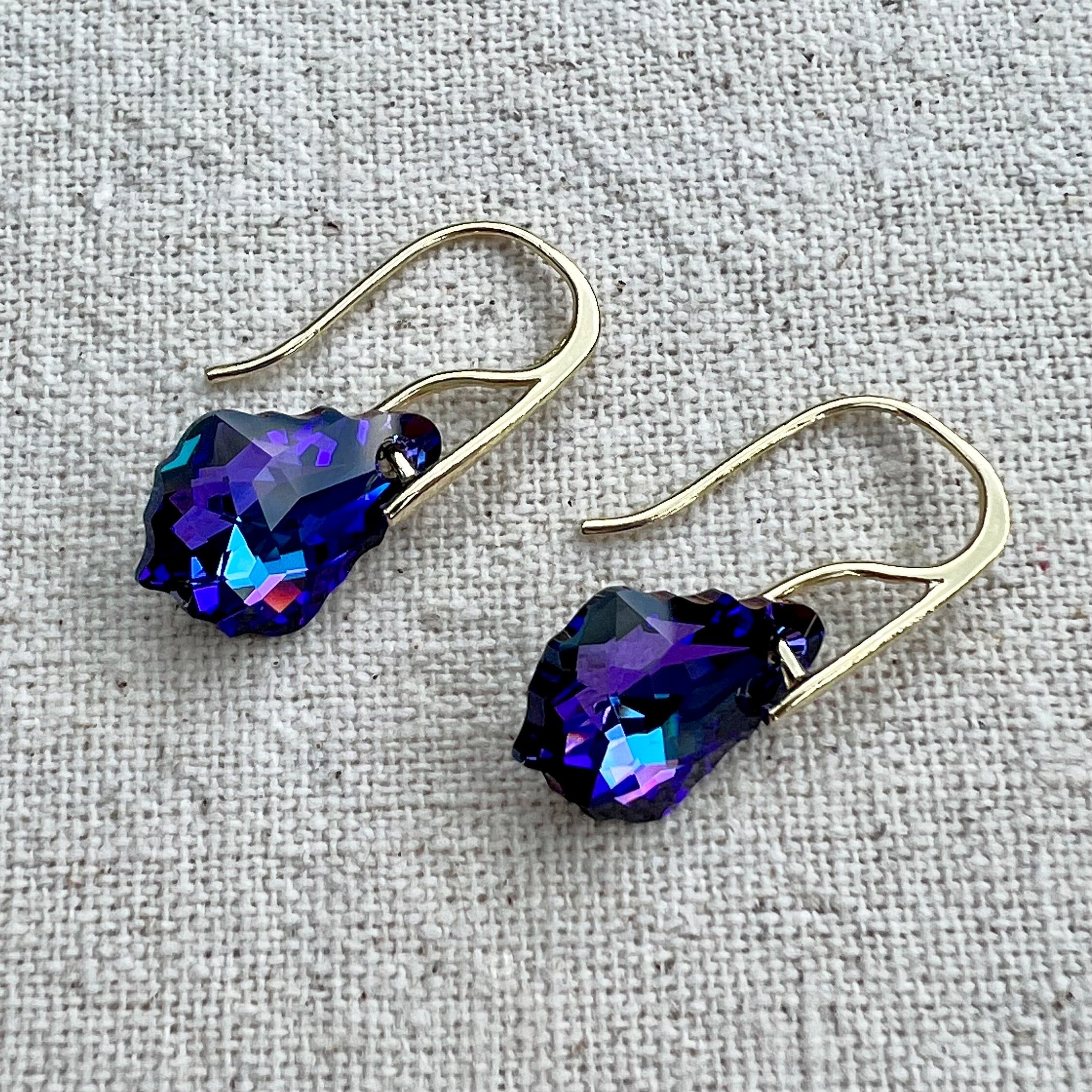 Pendientes en Crystal Heliotrope y plata chapada