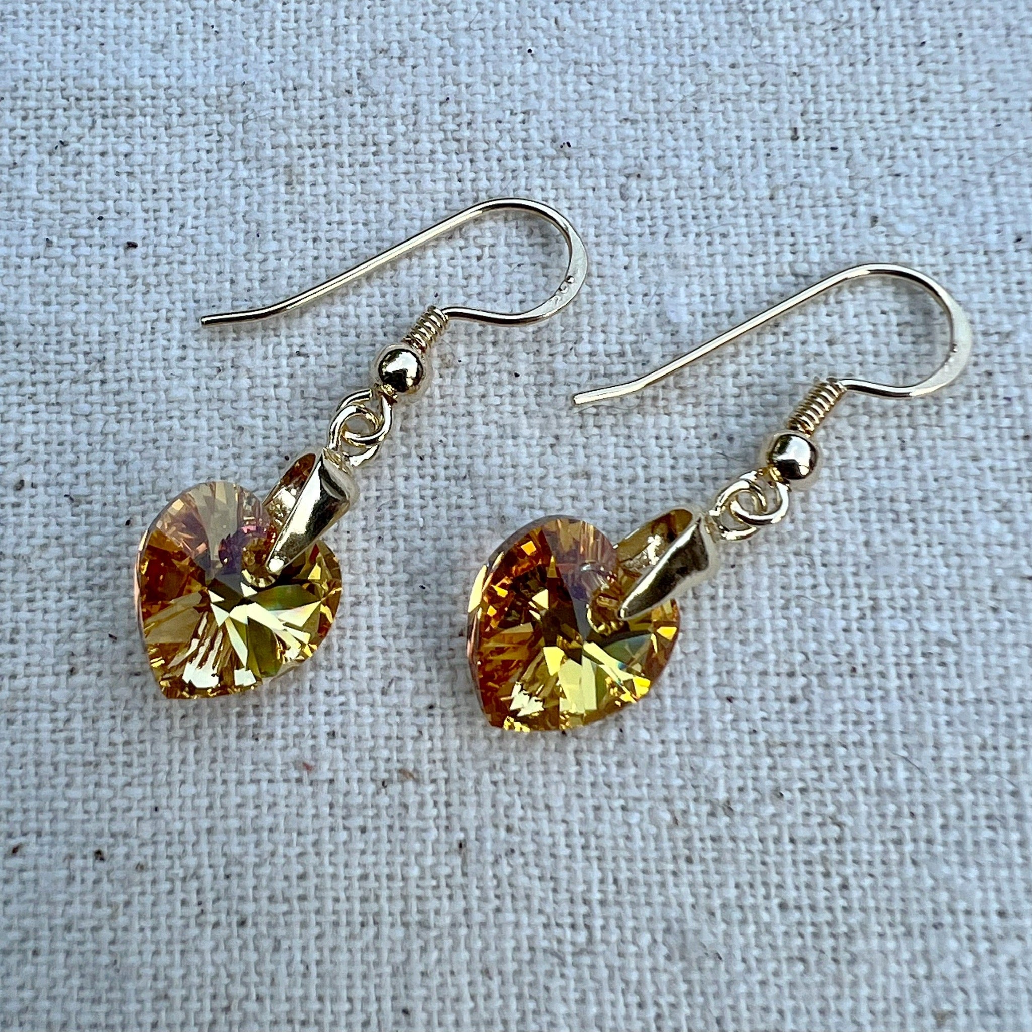 Pendientes en Crystal Metallic Sunshine y plata chapada oro