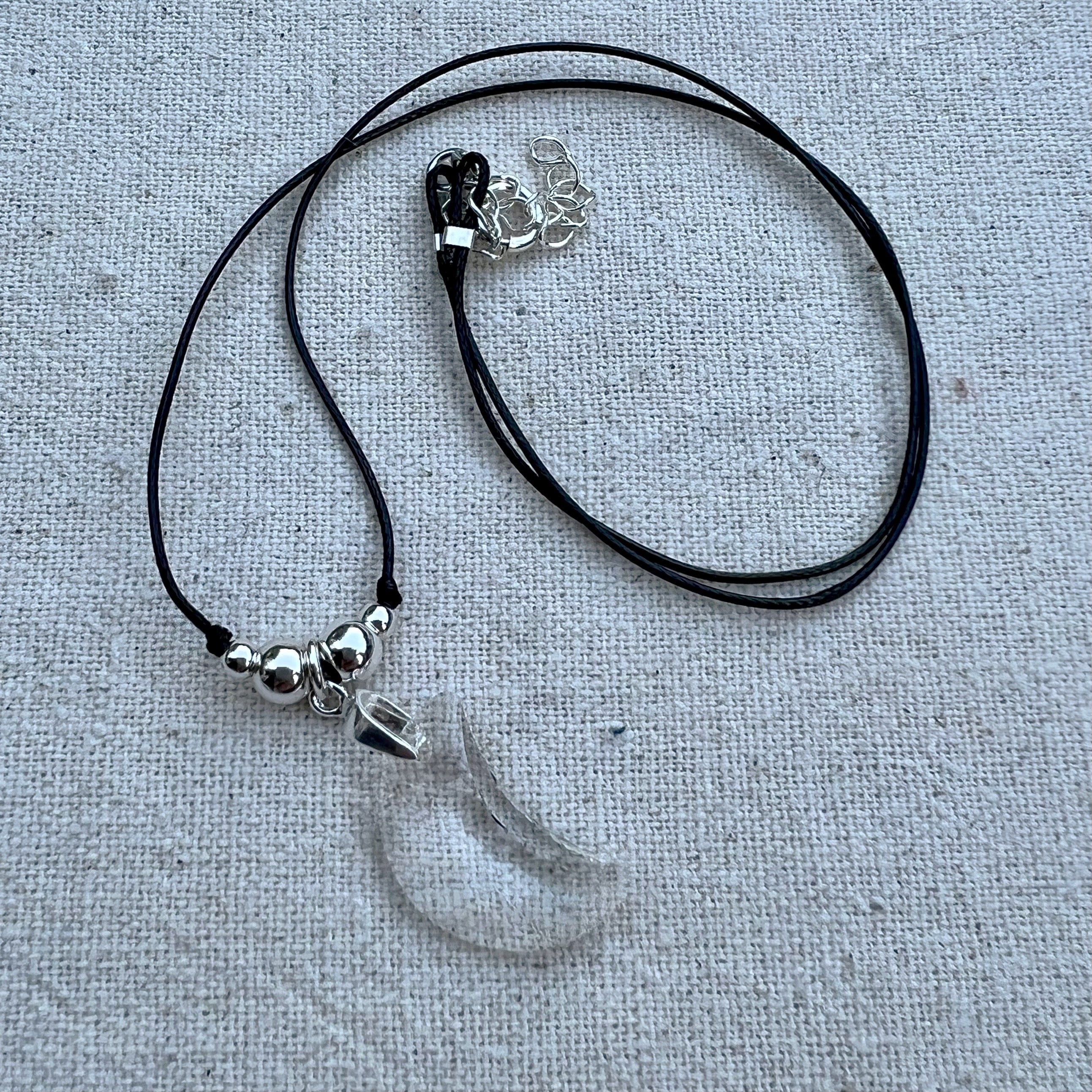 Detalle del colgante en plata