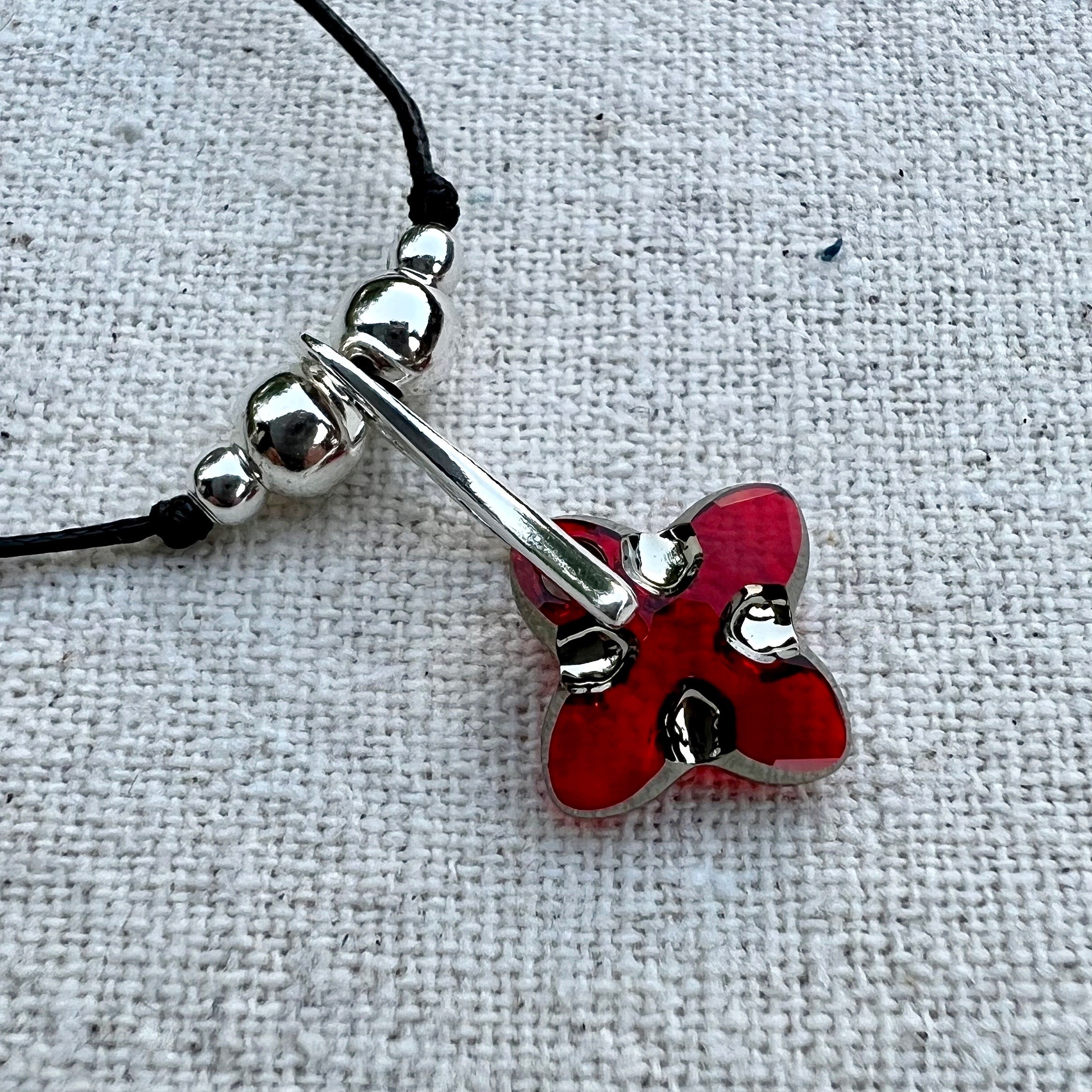 Colgante de Plata de Ley y Cross Tribe de Cristal Tallado. Varios colores. Hecho a mano por CucuArt