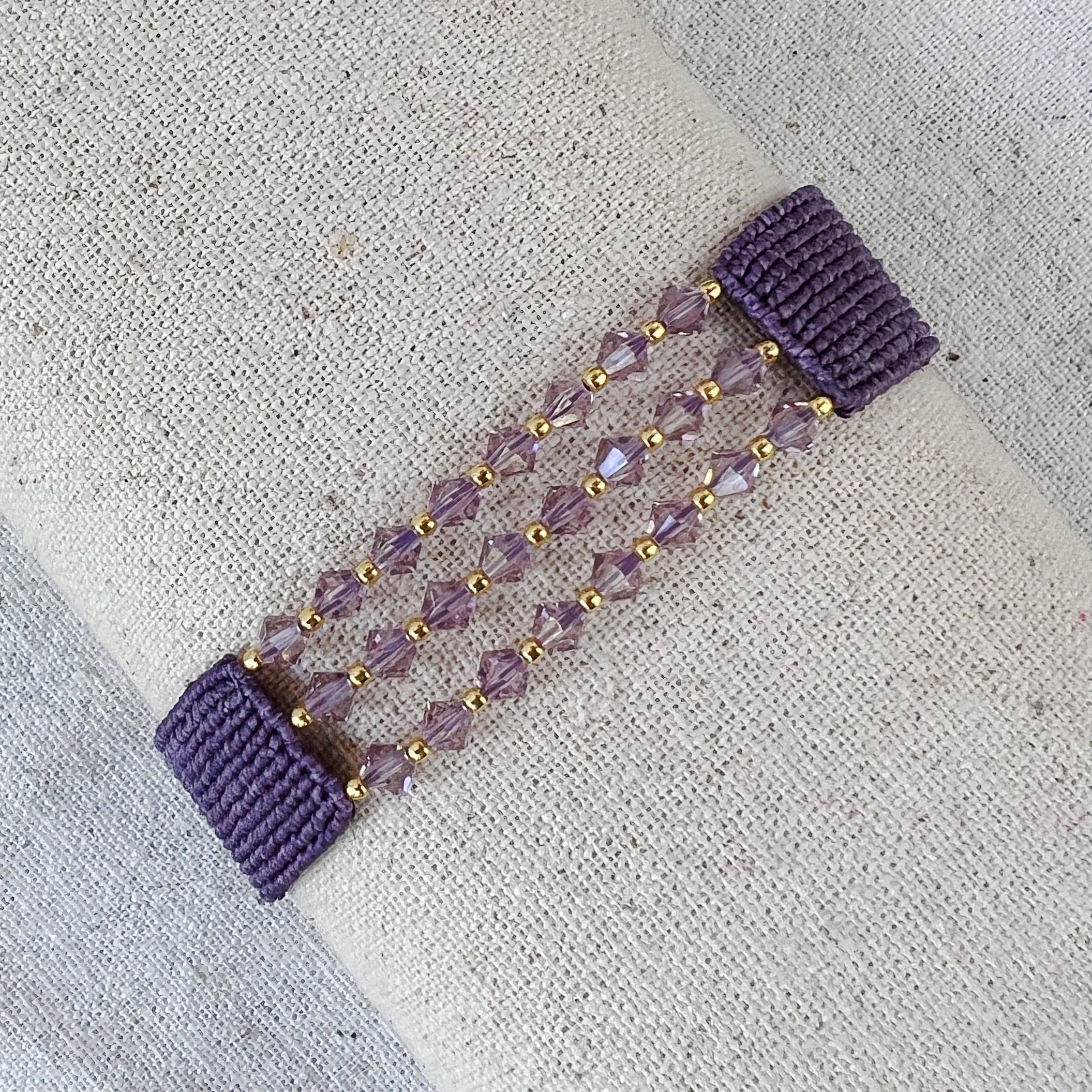 Pulsera en morado y plata chapada