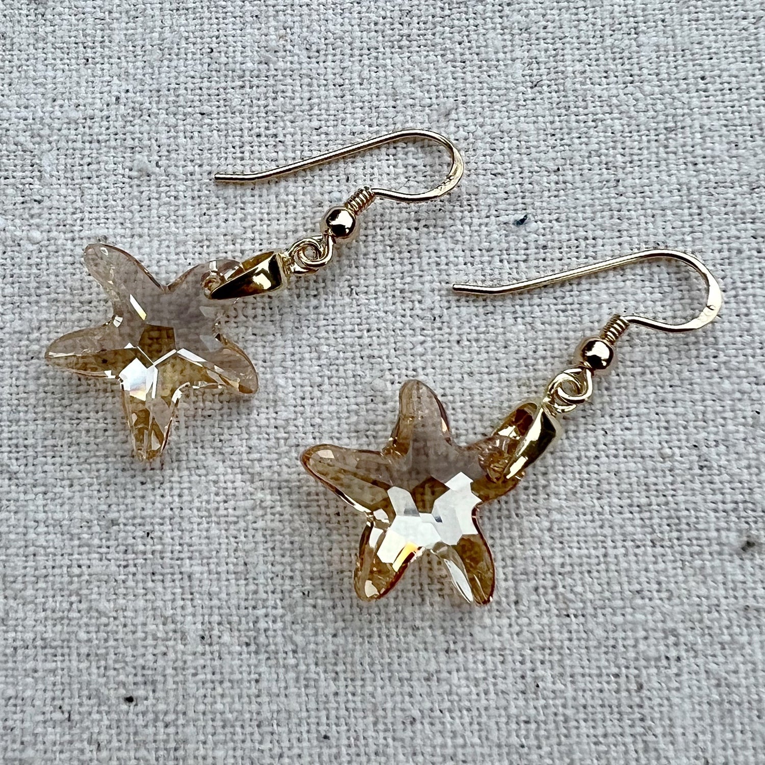 Pendientes en Crystal Golden Shadow y plata chapada