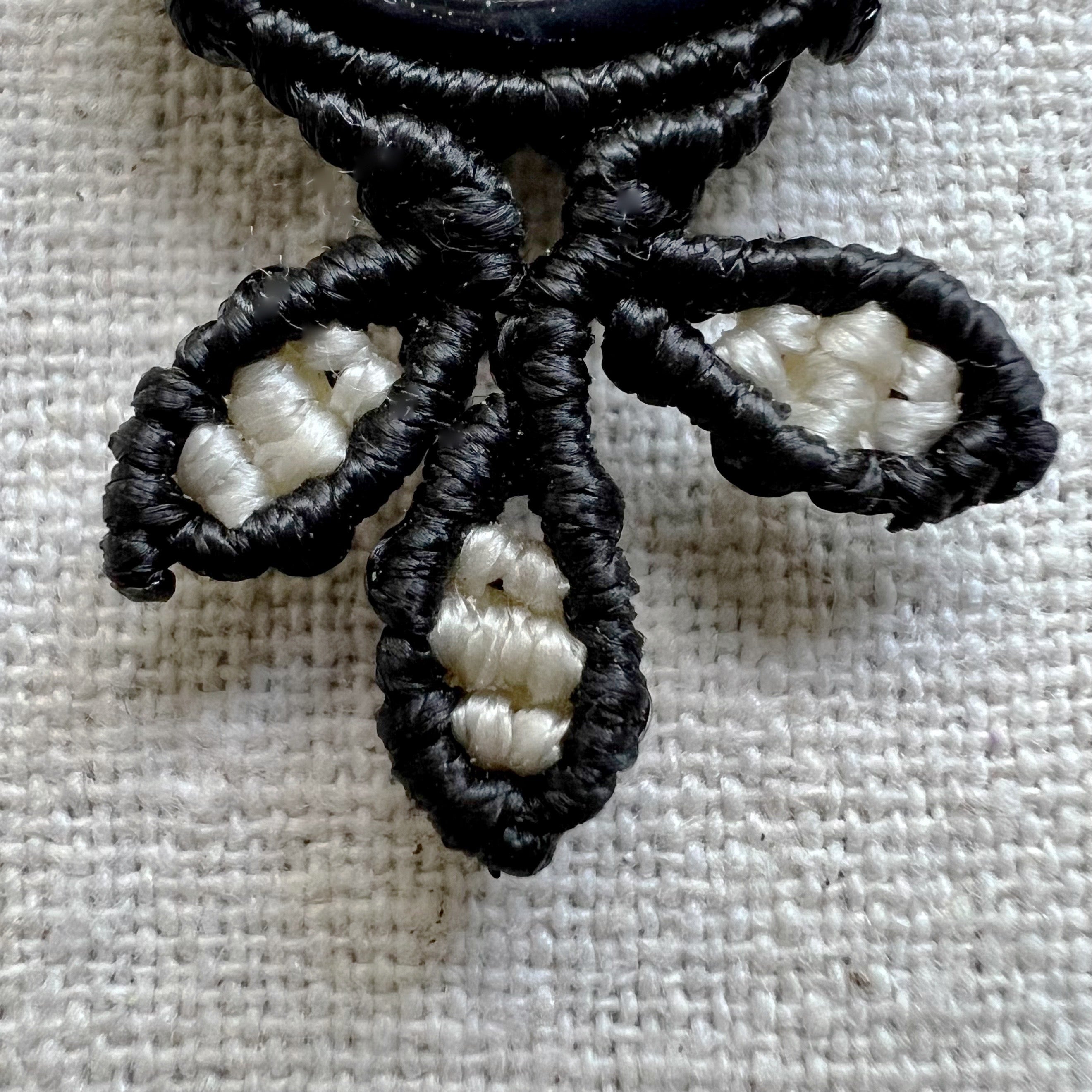 Detalle del trabajo de macramé