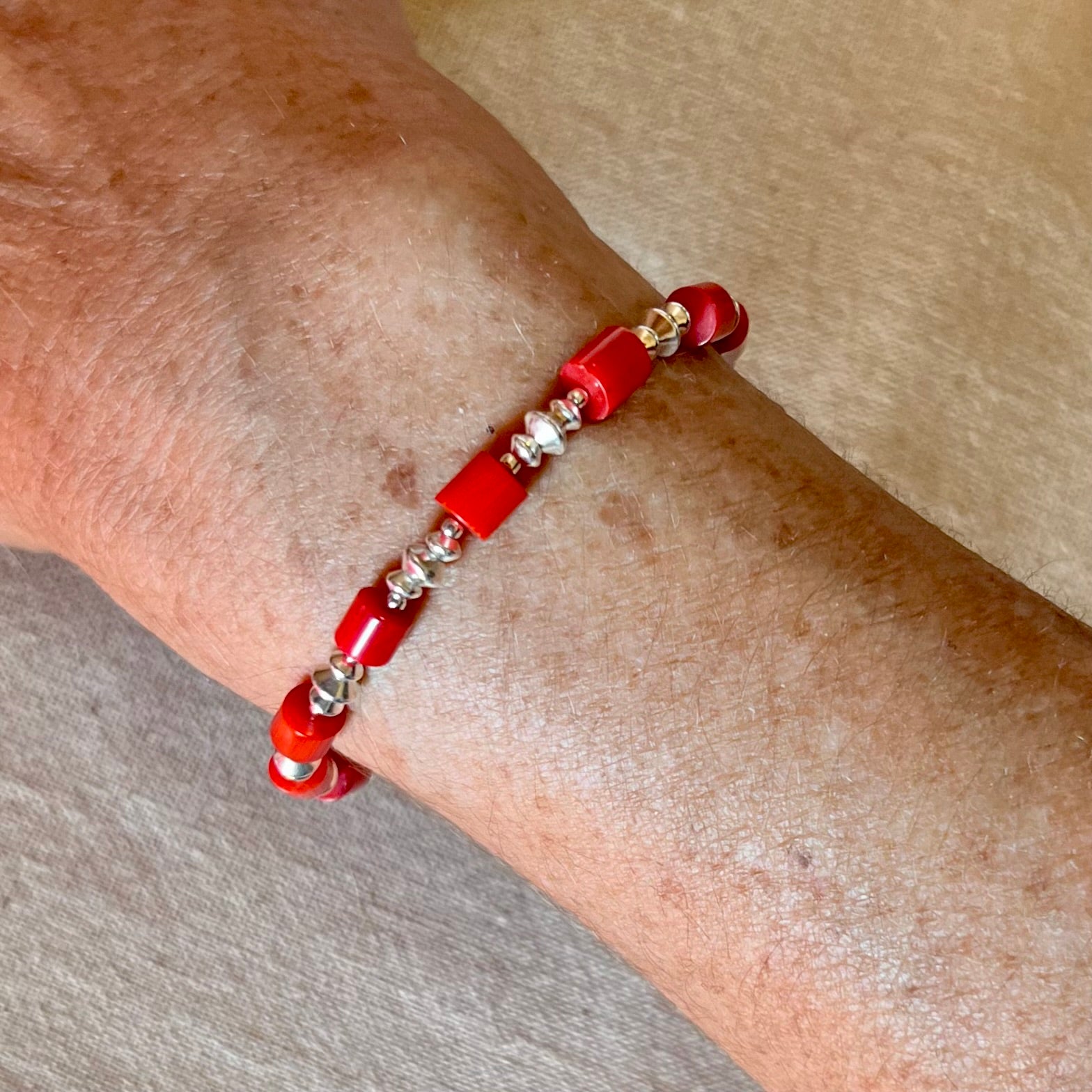 Vista de la pulsera en la muñeca