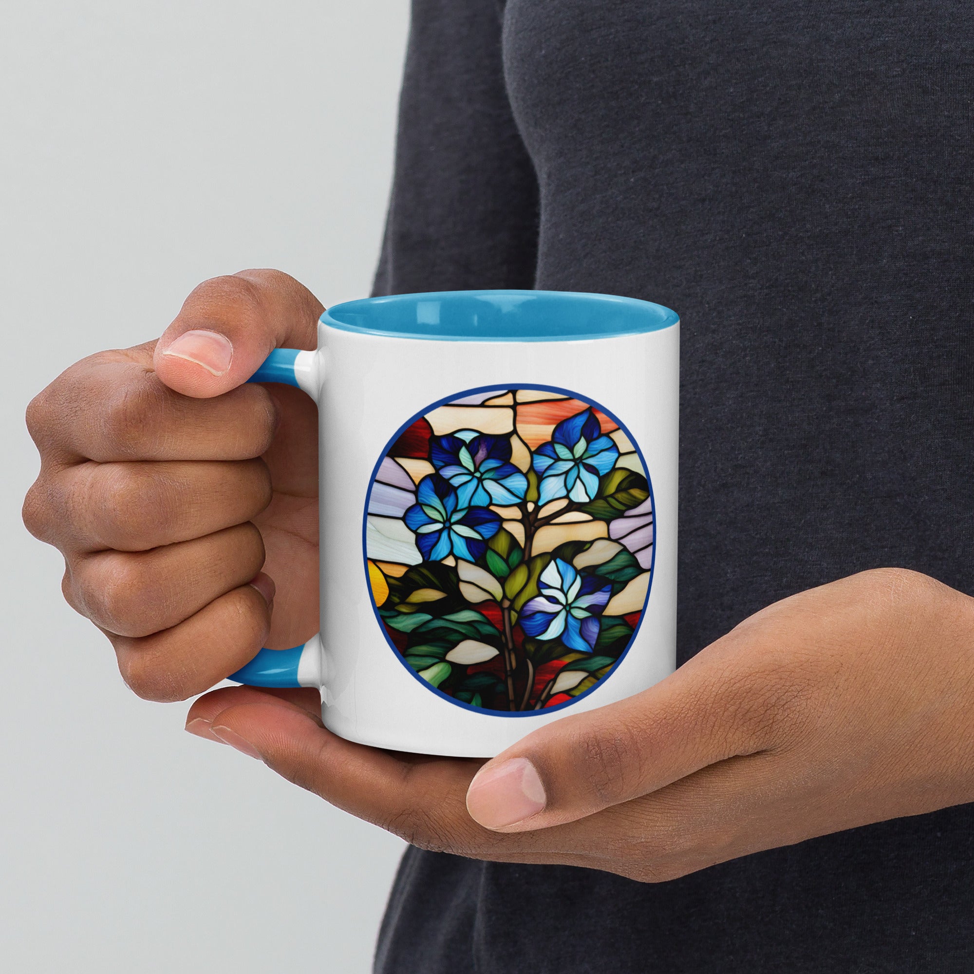 Taza cogida por el asa