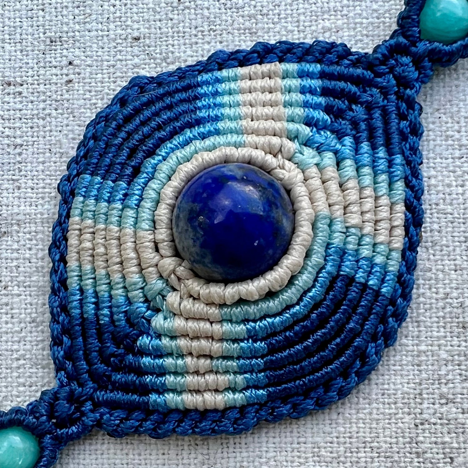 Detalle del trabajo de macramé