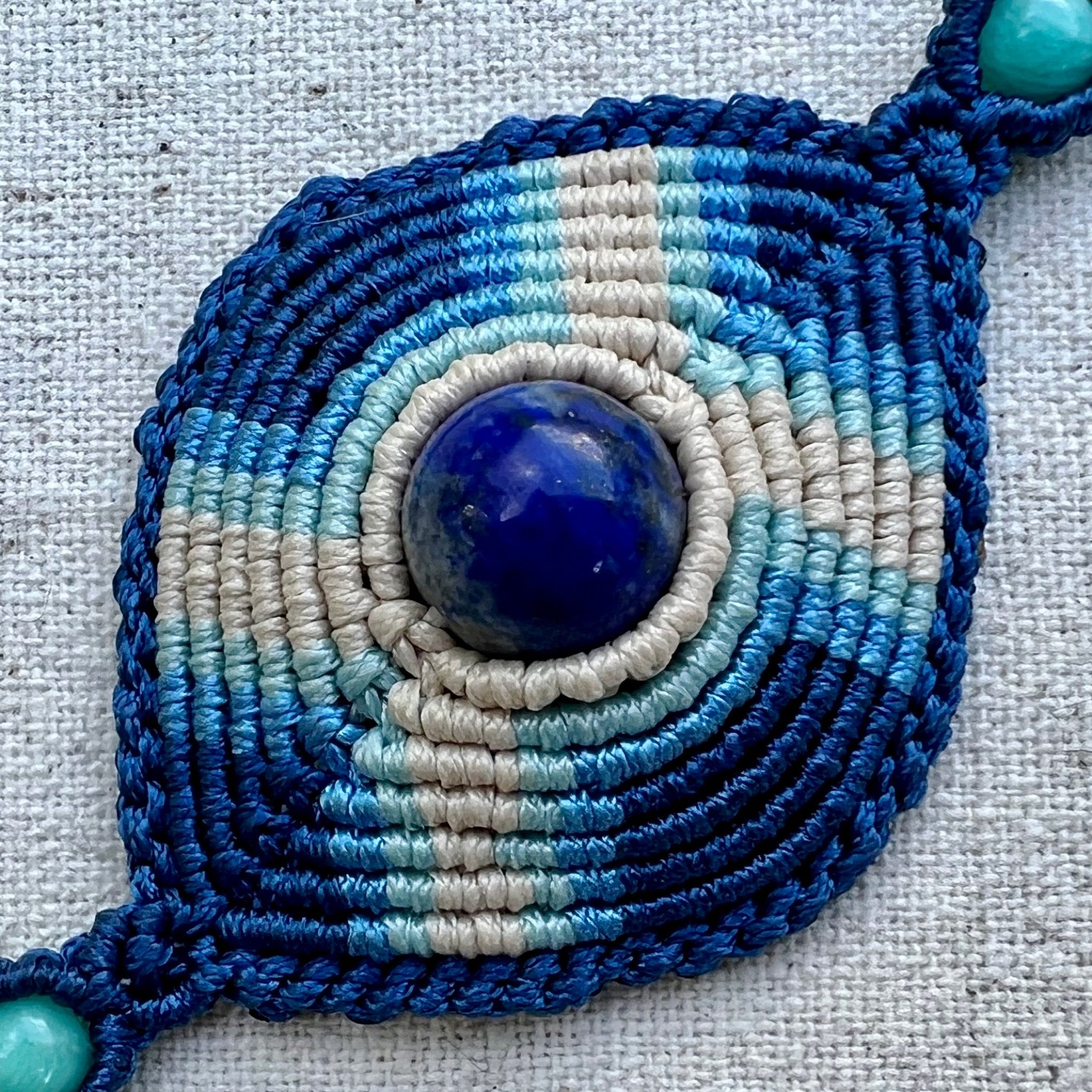 Detalle del trabajo de macramé