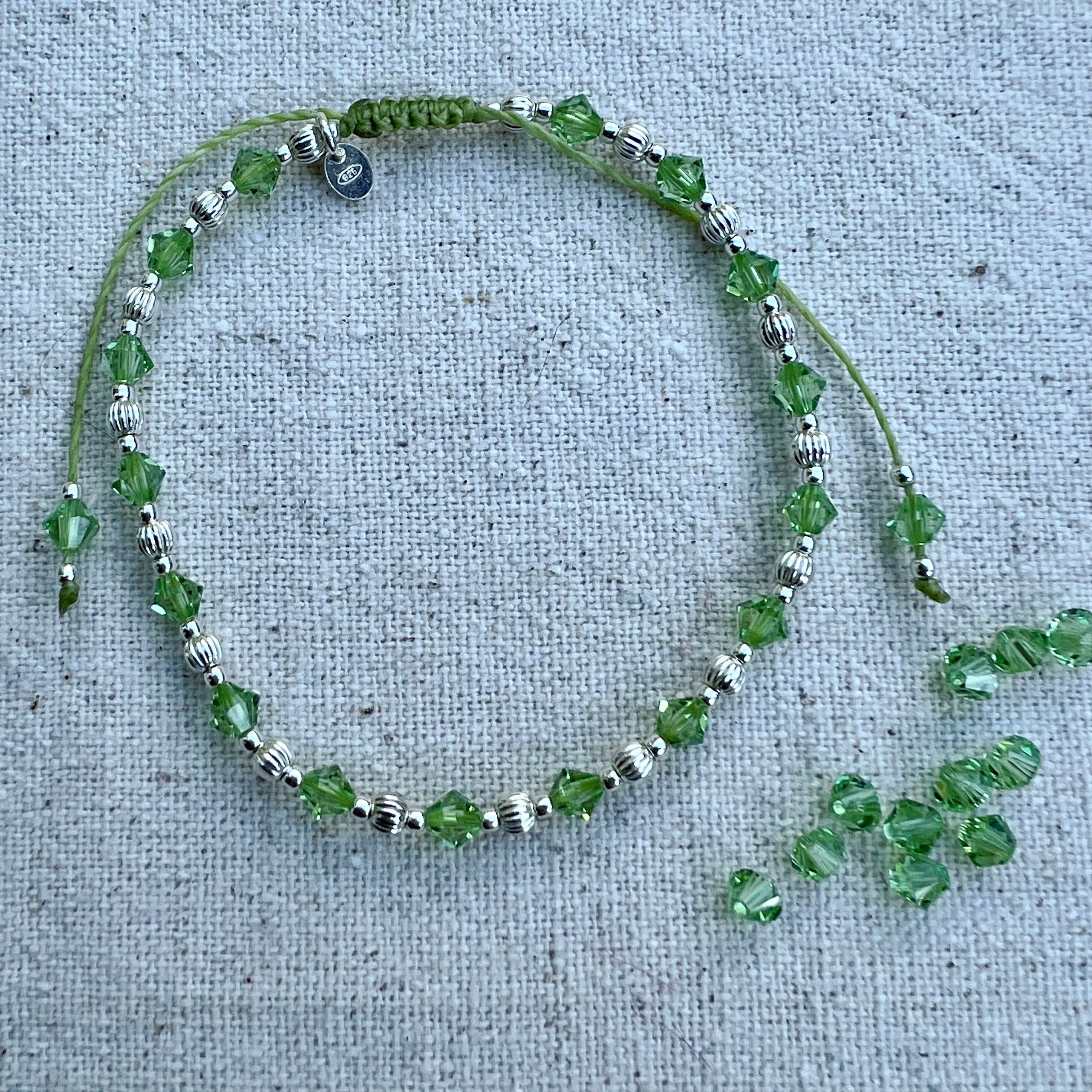 Pulsera verde en plata