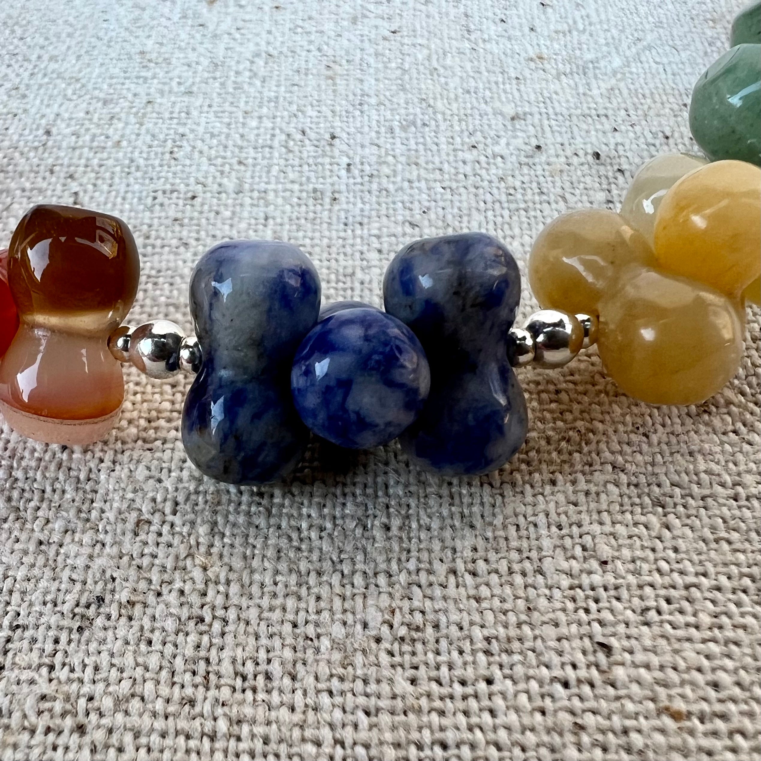 Detalle de las piedras semipreciosas