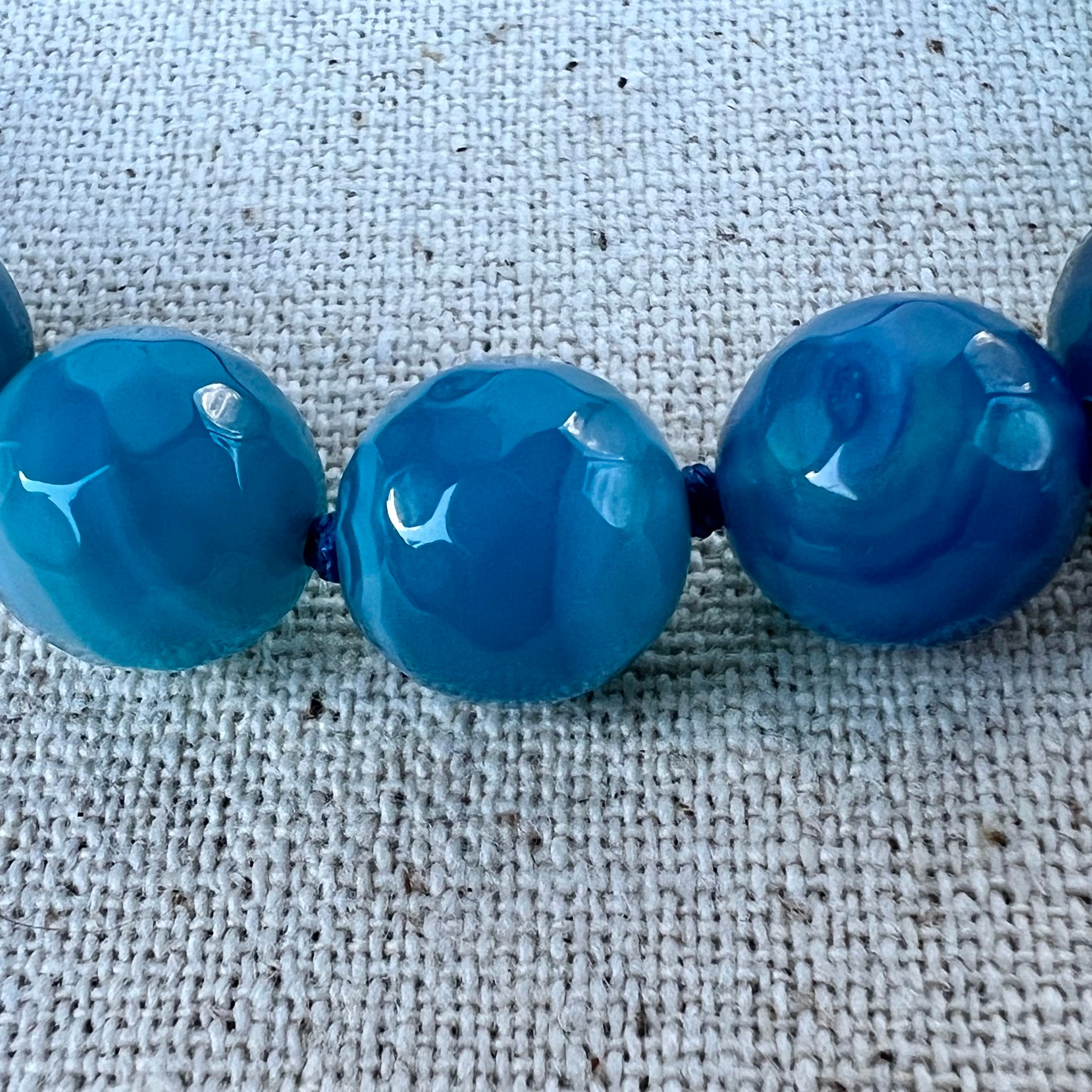 Detalle de las piedras de ágata azul