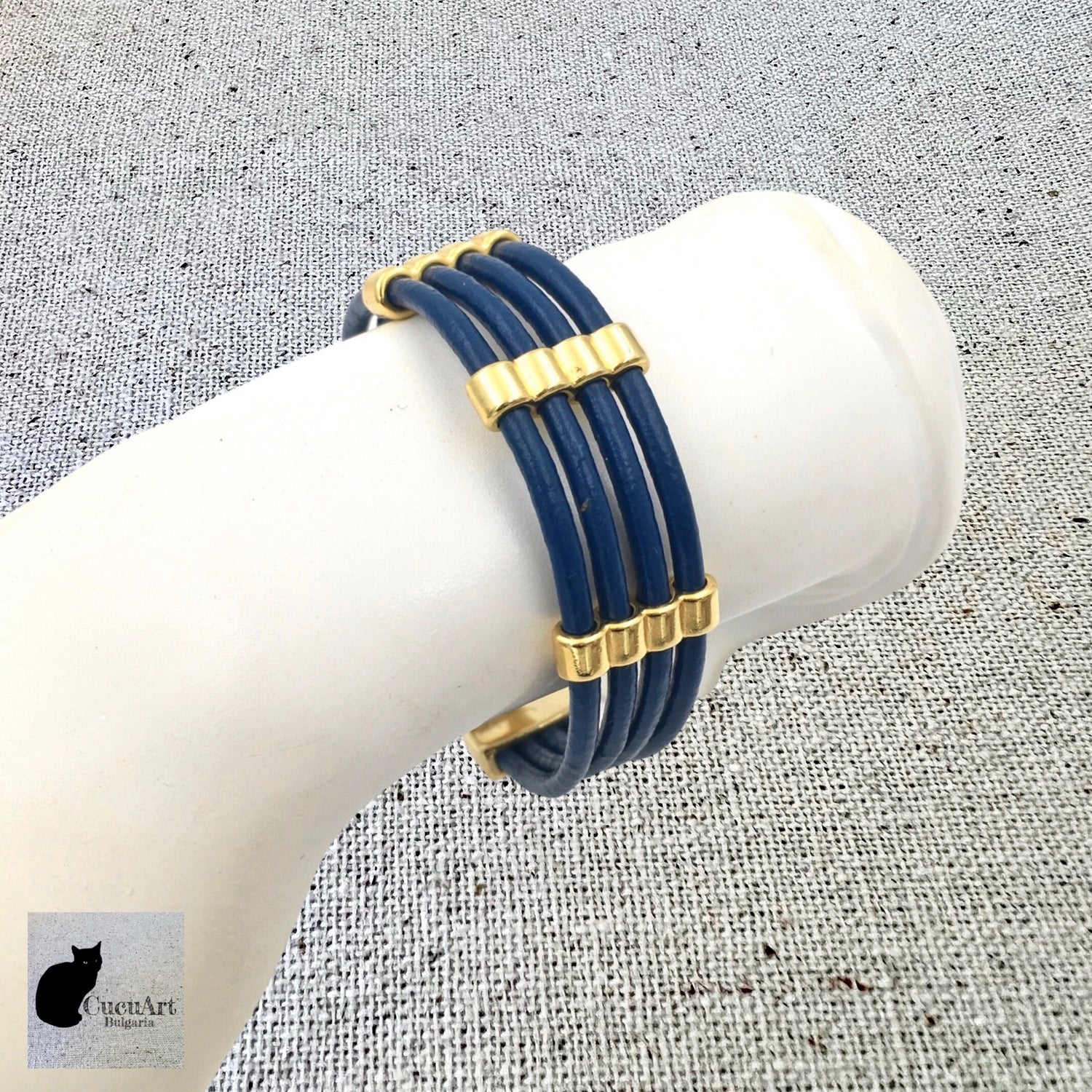 Vista de la pulsera sobre maniquí