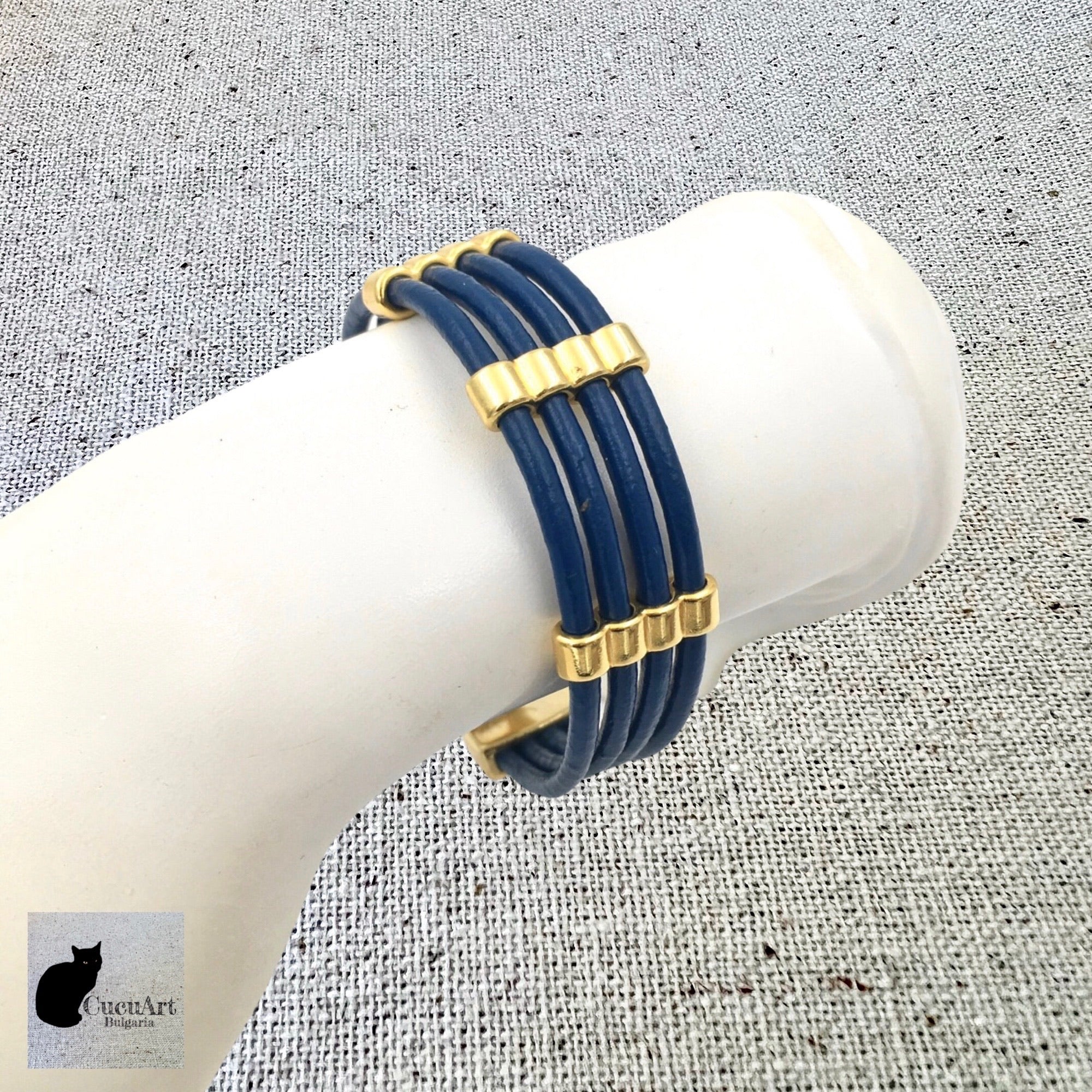 Vista de la pulsera sobre maniquí