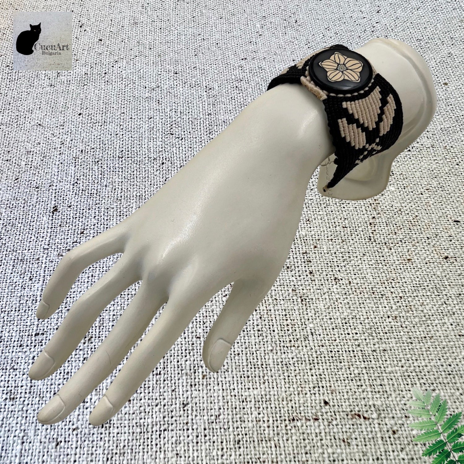 Vista de la pulsera sobre maniquí