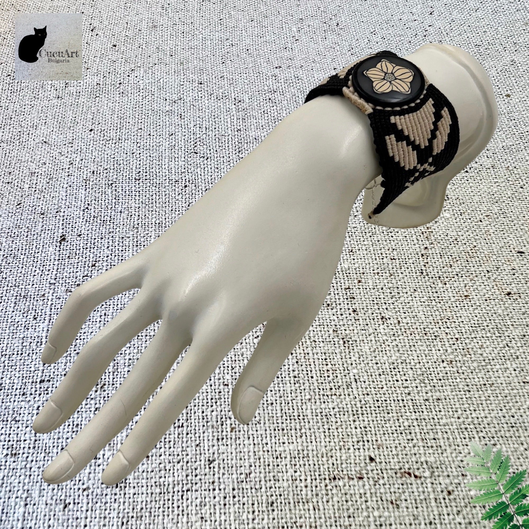 Vista de la pulsera sobre maniquí