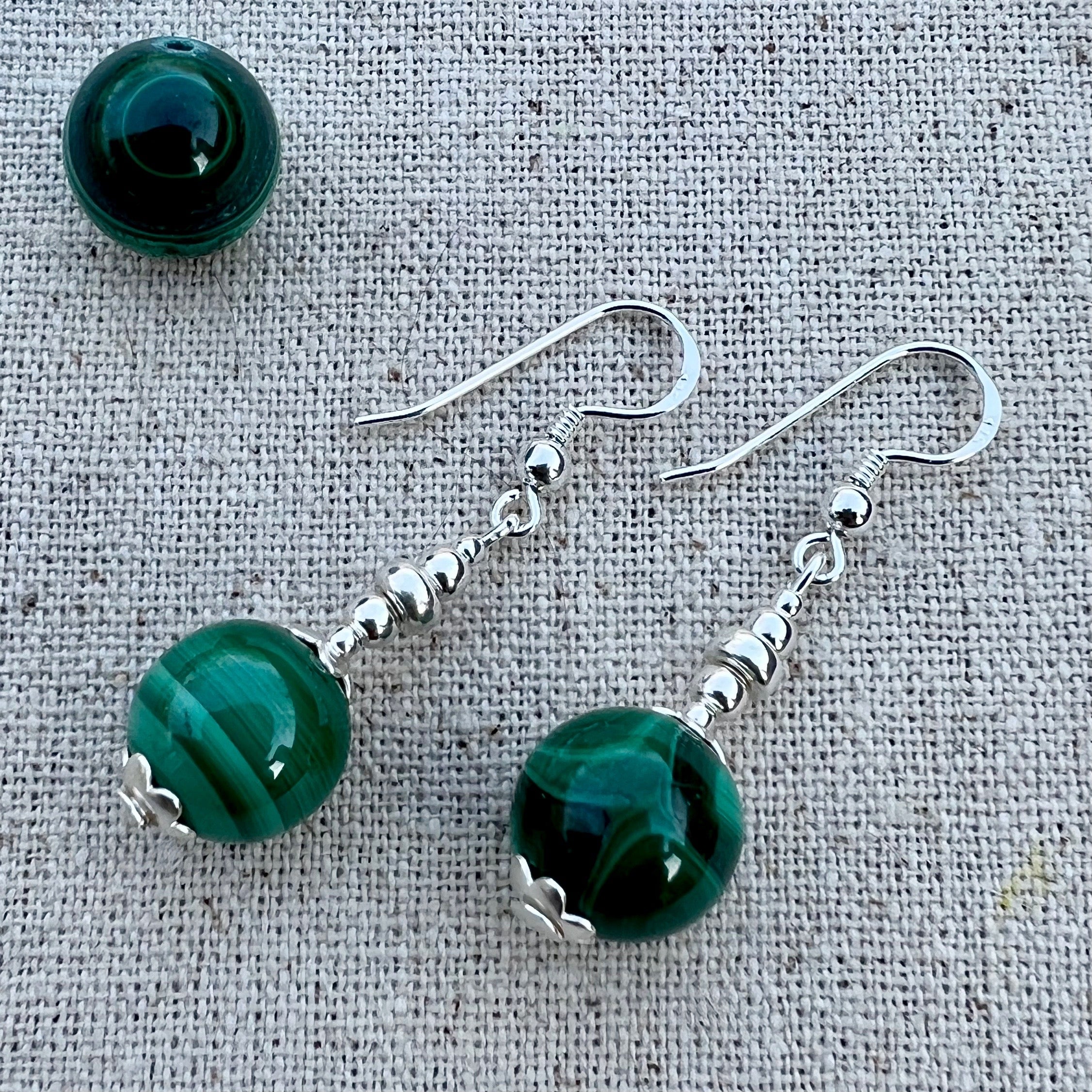 Pendientes de Malaquita y Plata de Ley. Hecho a mano por CucuArt - CucuArt
