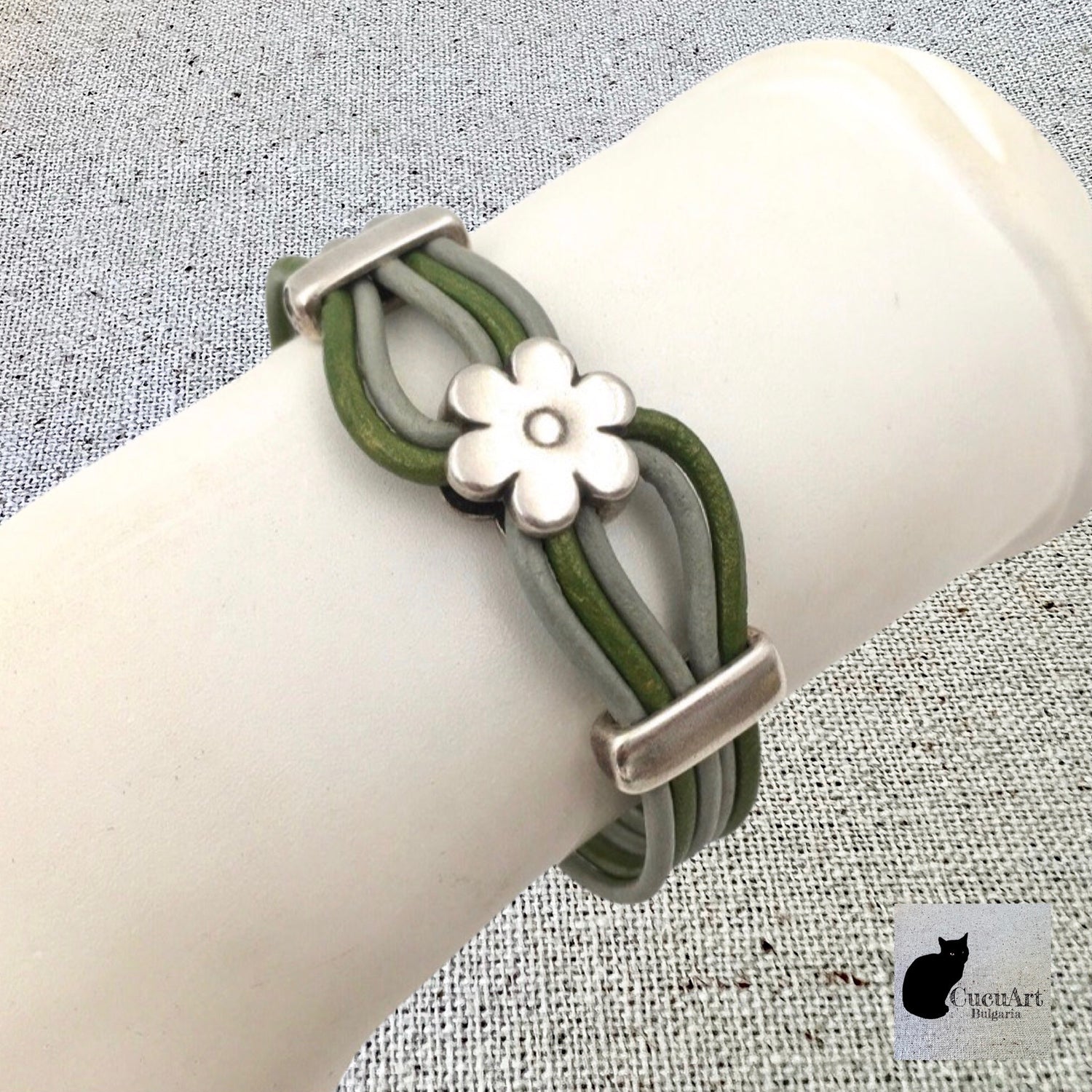 Vista de la pulsera sobre maniquí