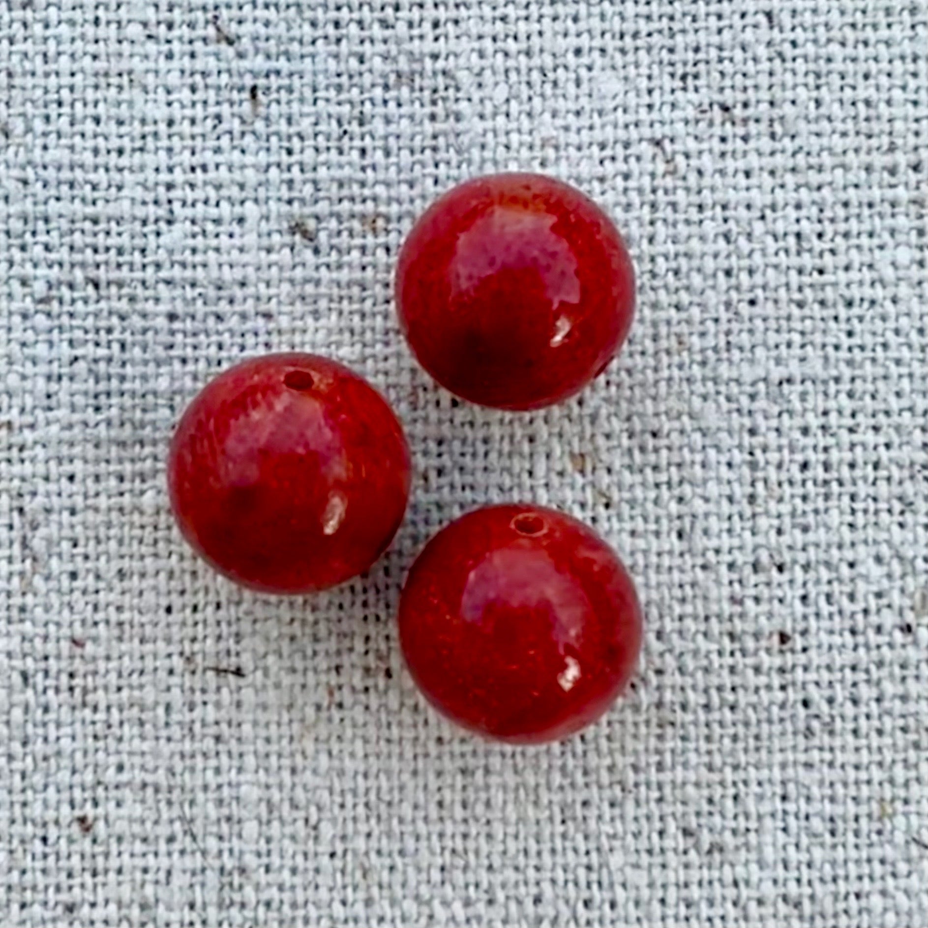 Detalle de las cuentas de coral manzana