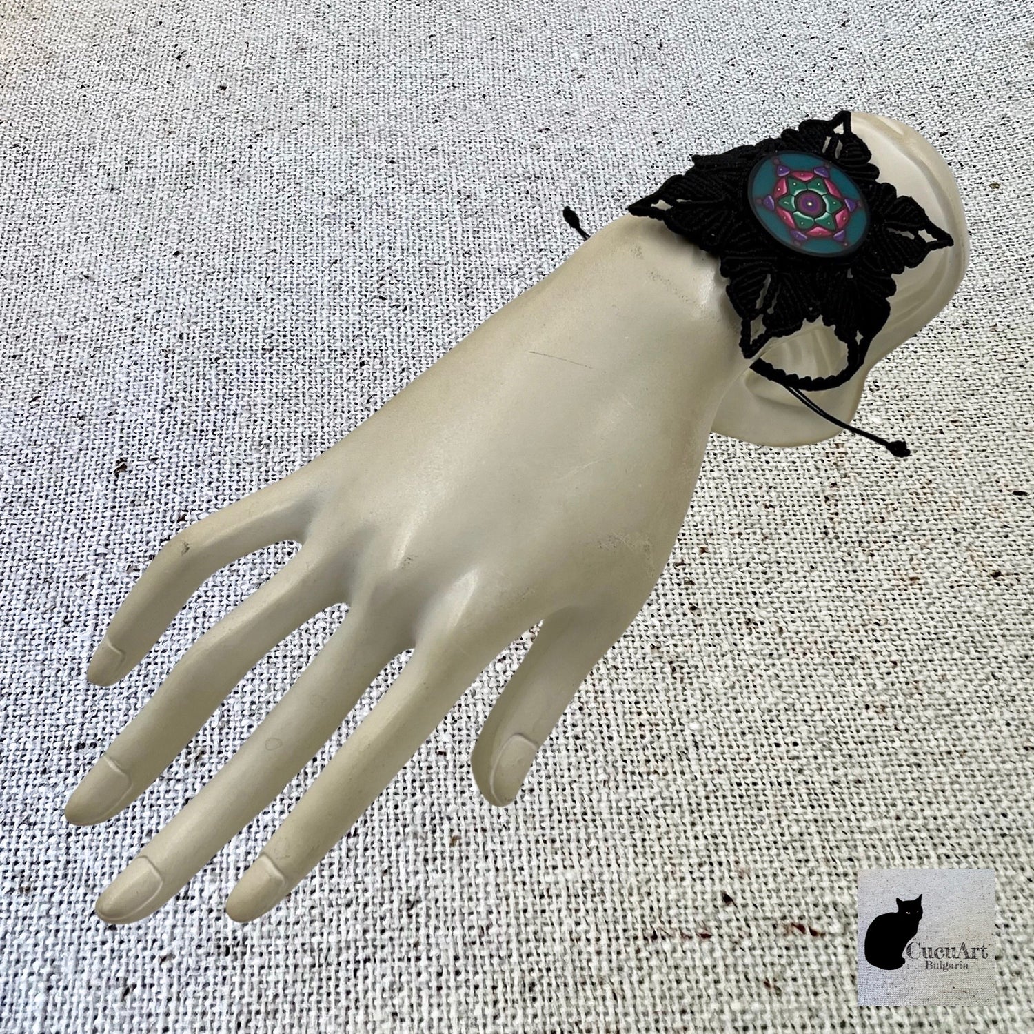 Vista de la pulsera sobre maniquí