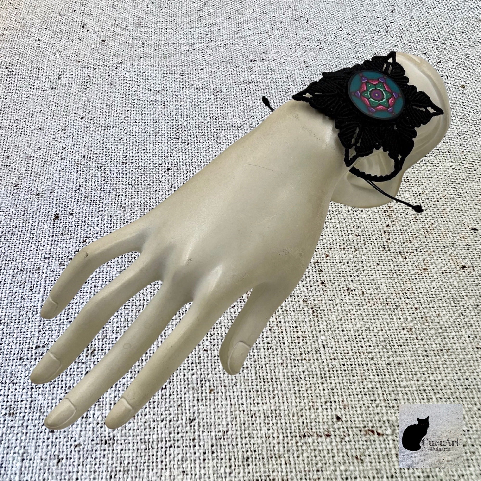 Vista de la pulsera sobre maniquí