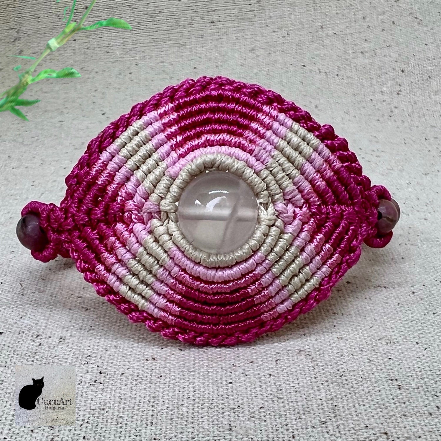 Vista frontal de la pulsera rosa