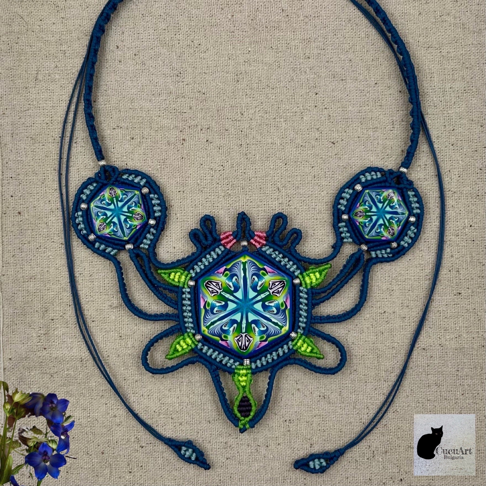 Gargantilla de macramé y arcilla polimérica