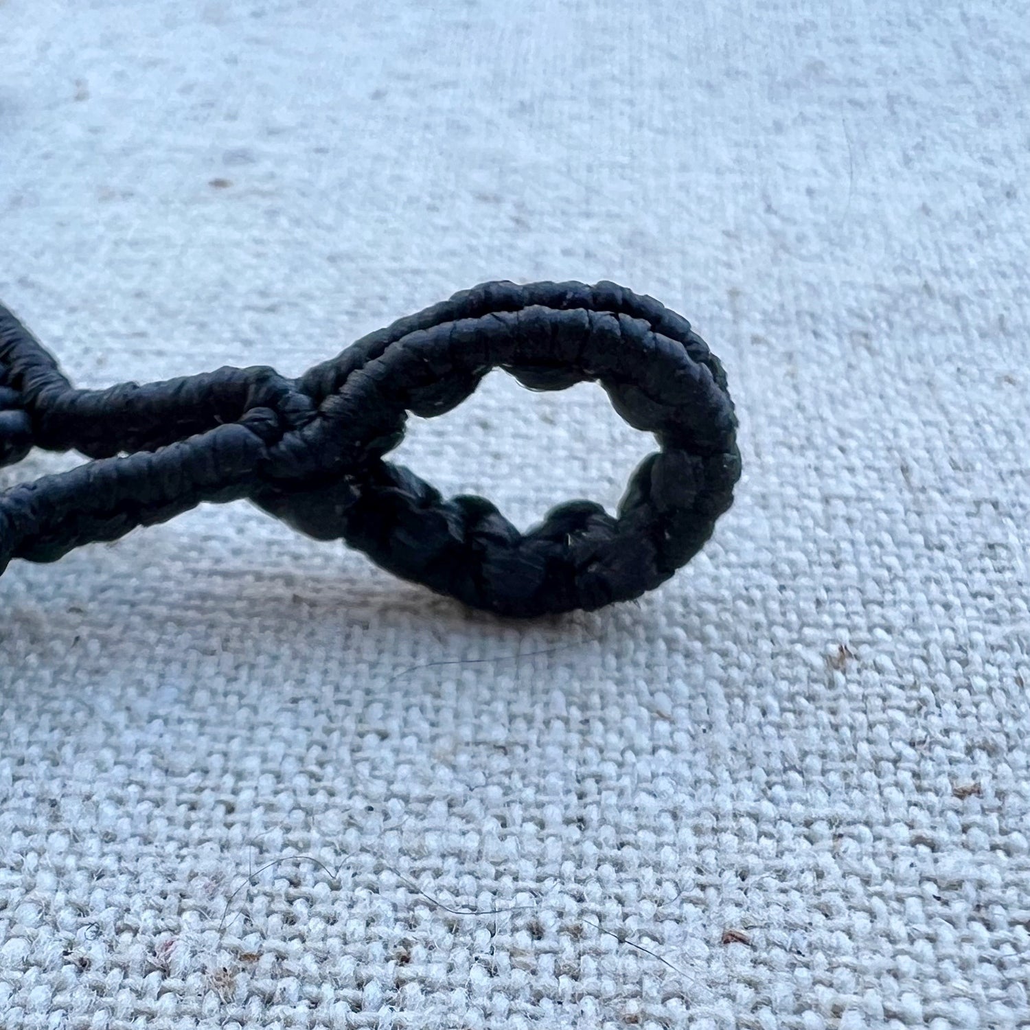 Detalle del hueco para el cordón o la cadena