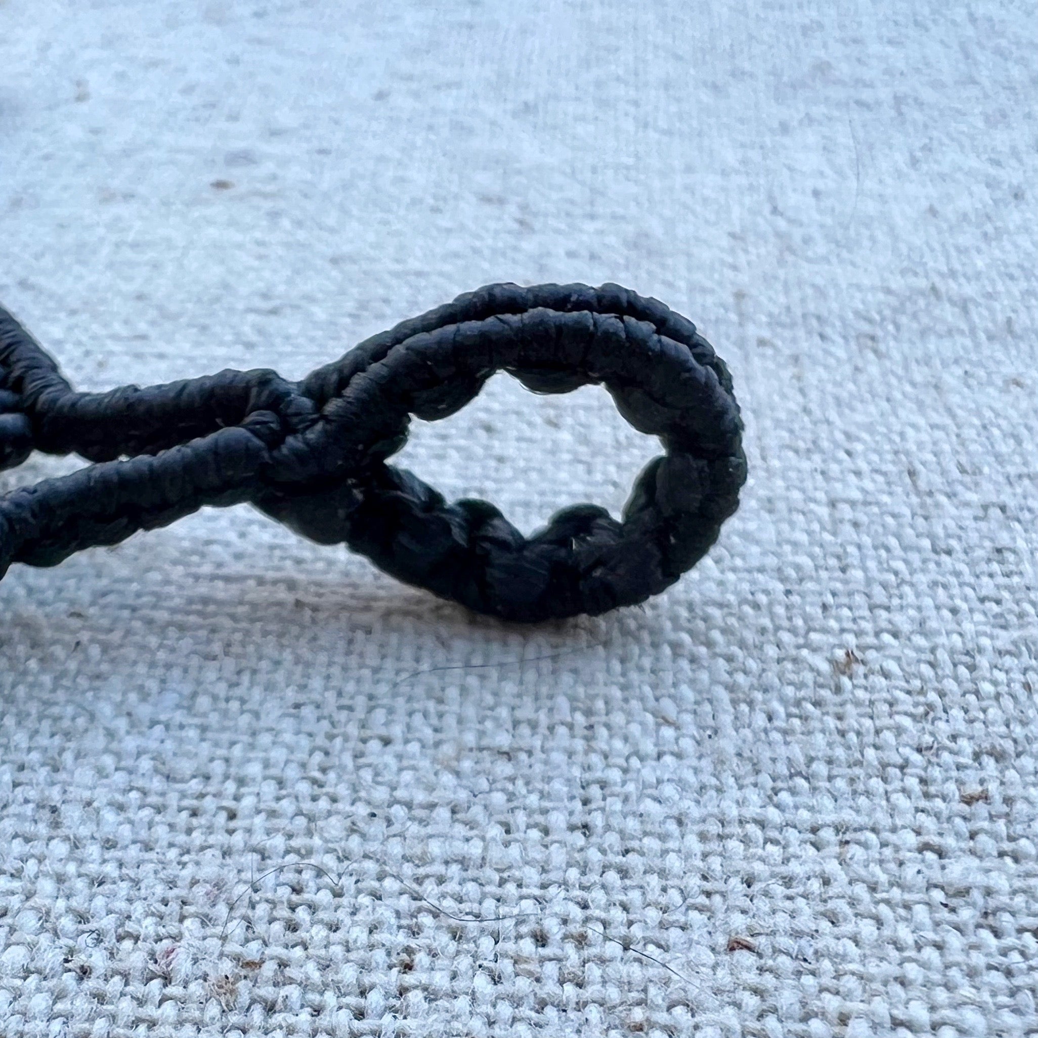 Detalle del hueco para el cordón o la cadena