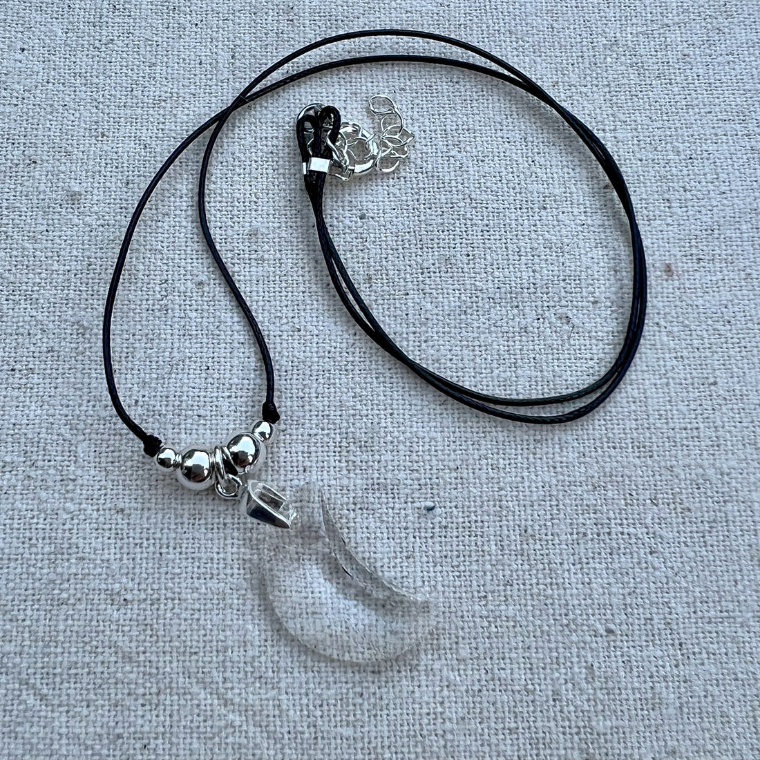 Detalle del colgante en plata