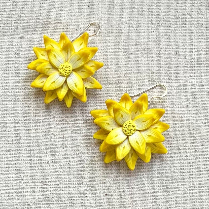 Pendientes flor en amarillo